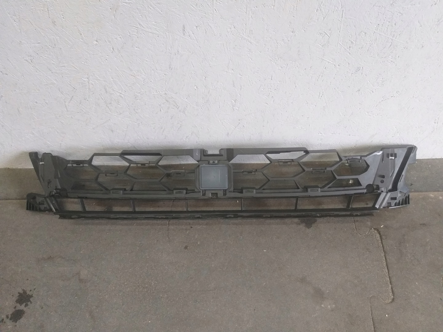 BUMPER FRONT GRID RADAR AUDI A3 S LINE 8Y0 5WA807572B