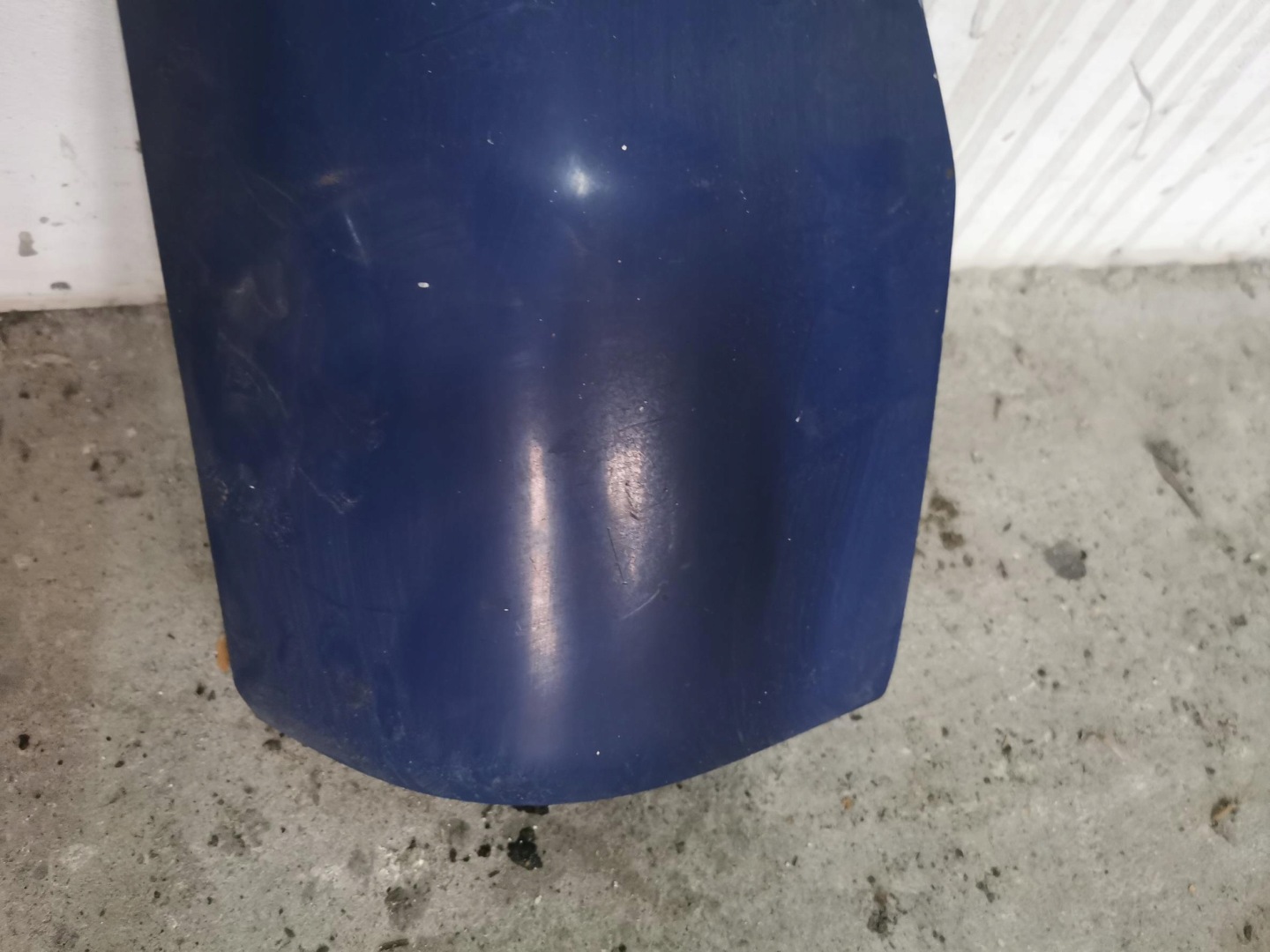 Ecke der Stoßstange unter LAMPE links heck VW T5 7H0807321
