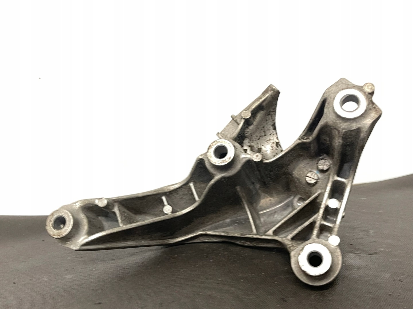 AUDI A4 B9 A5 2.0TDI engine mount left 4M0199307AD