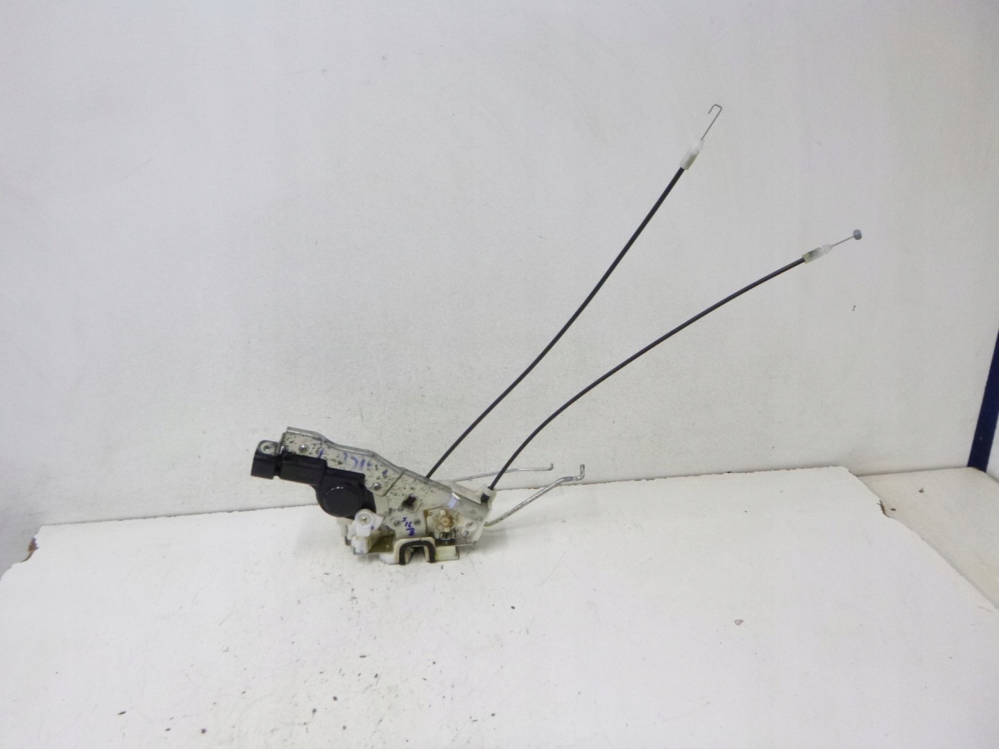 lock door front right Nissan Pixo 08-13r.