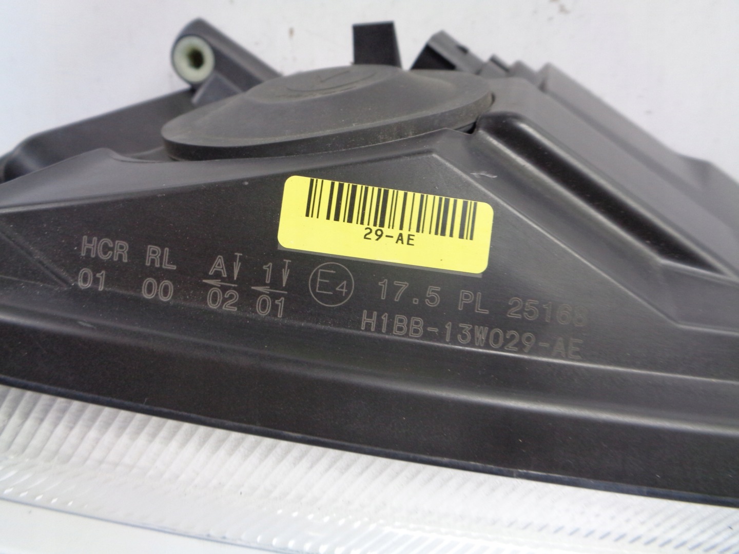 light right REFLEKTOR FORD FIESTA MK8 17