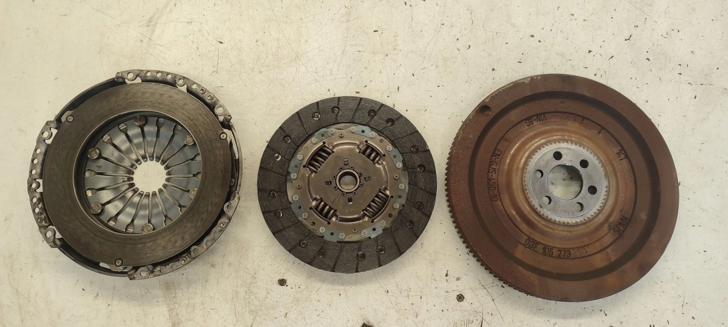wheel flywheel clutch disc pressure plate VW Caddy 2K5 1,2 TSI