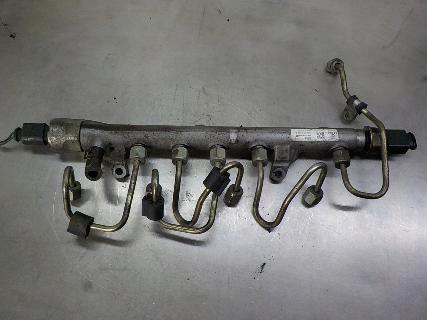 VW GOLF VI 1.6 TDI Rampe injection 03L130089B