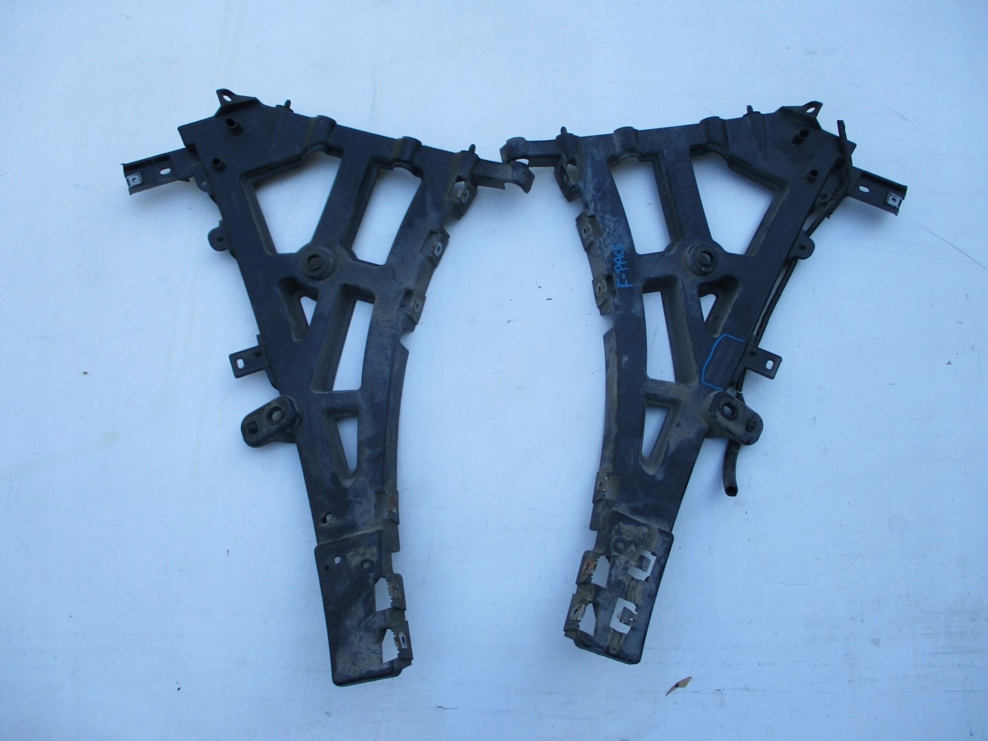 bumper bracket JAGUAR F PACE HK83-17B930-AE right