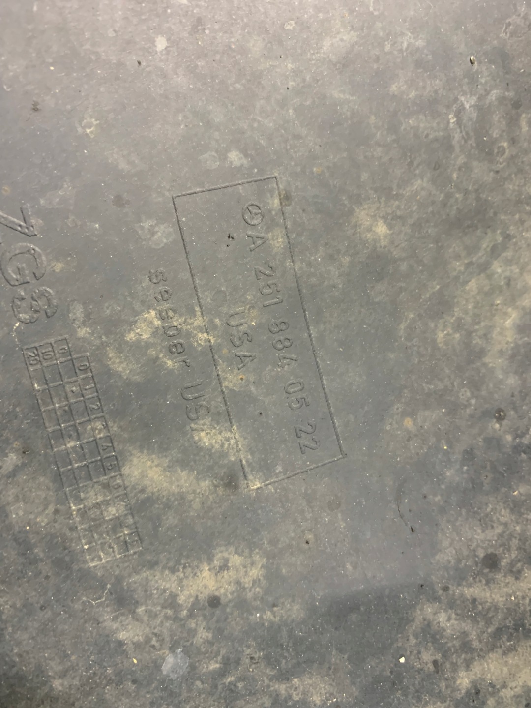 mudguard left front MERCEDES W251 A2518840922 A2518840522