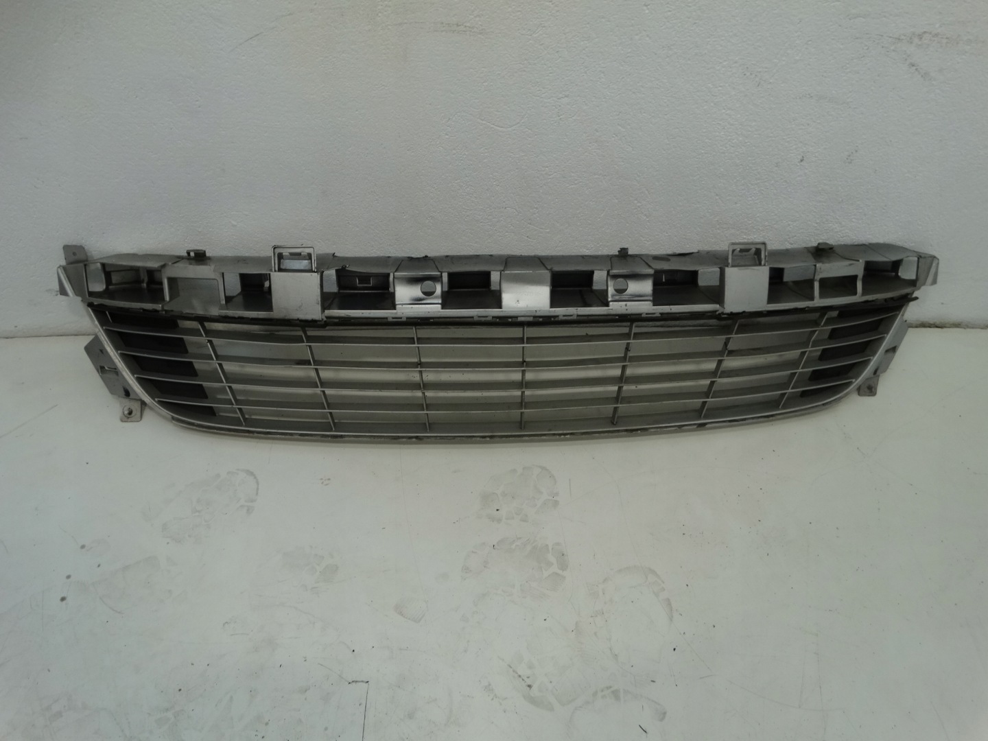 grid of a bumper central front RENAULT SCENIC III 622540016R