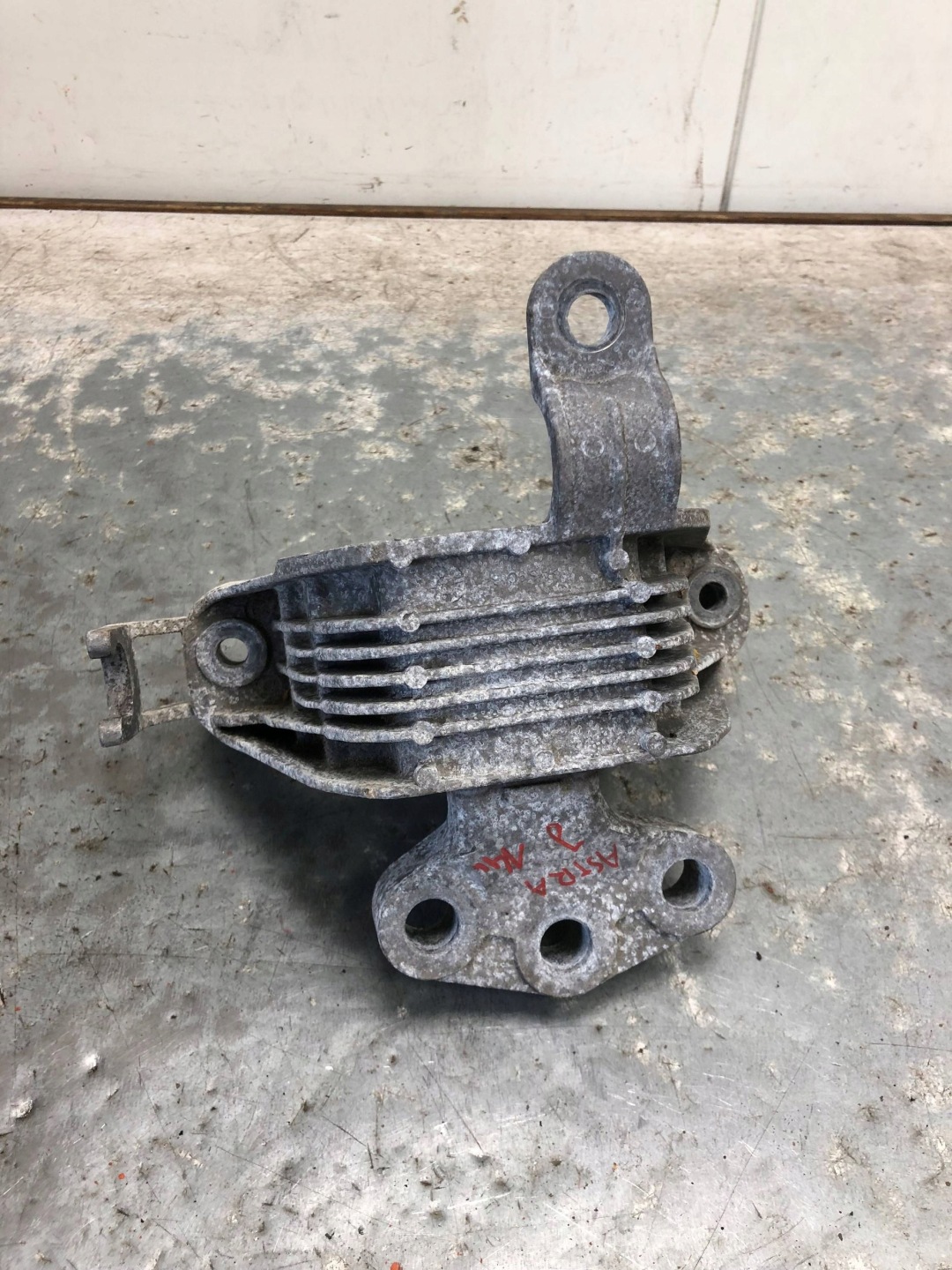 holder engine mount OPEL ASTRA J 13347453
