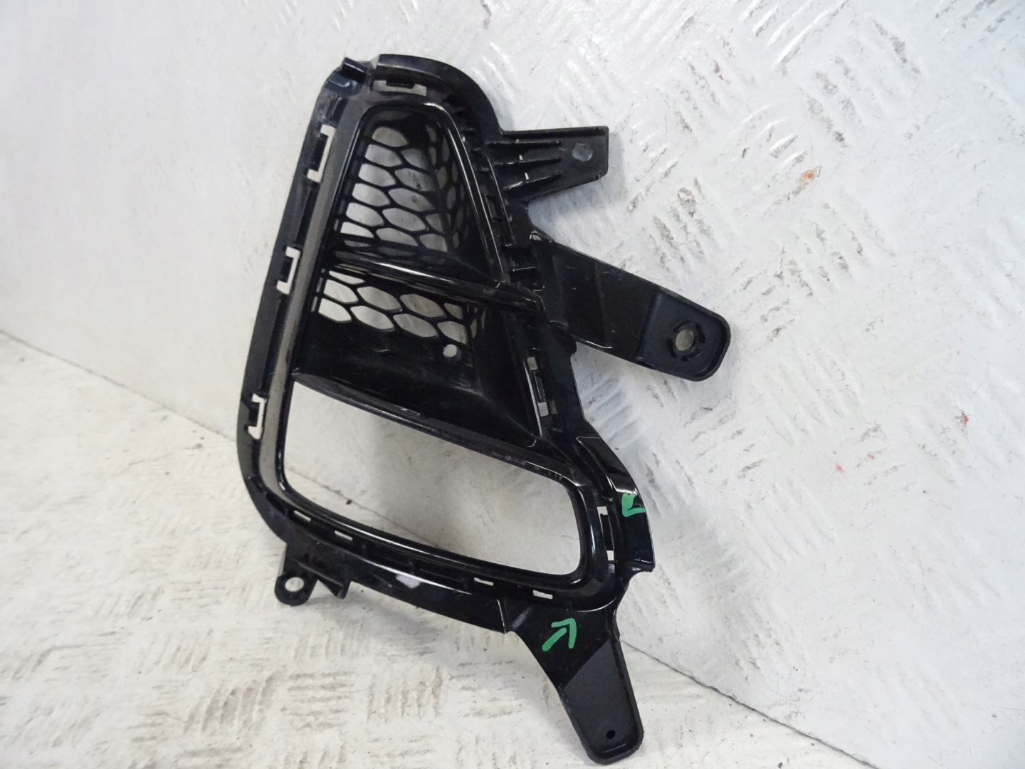 grid of a bumper front front left KIA CEED III 86563-J7010