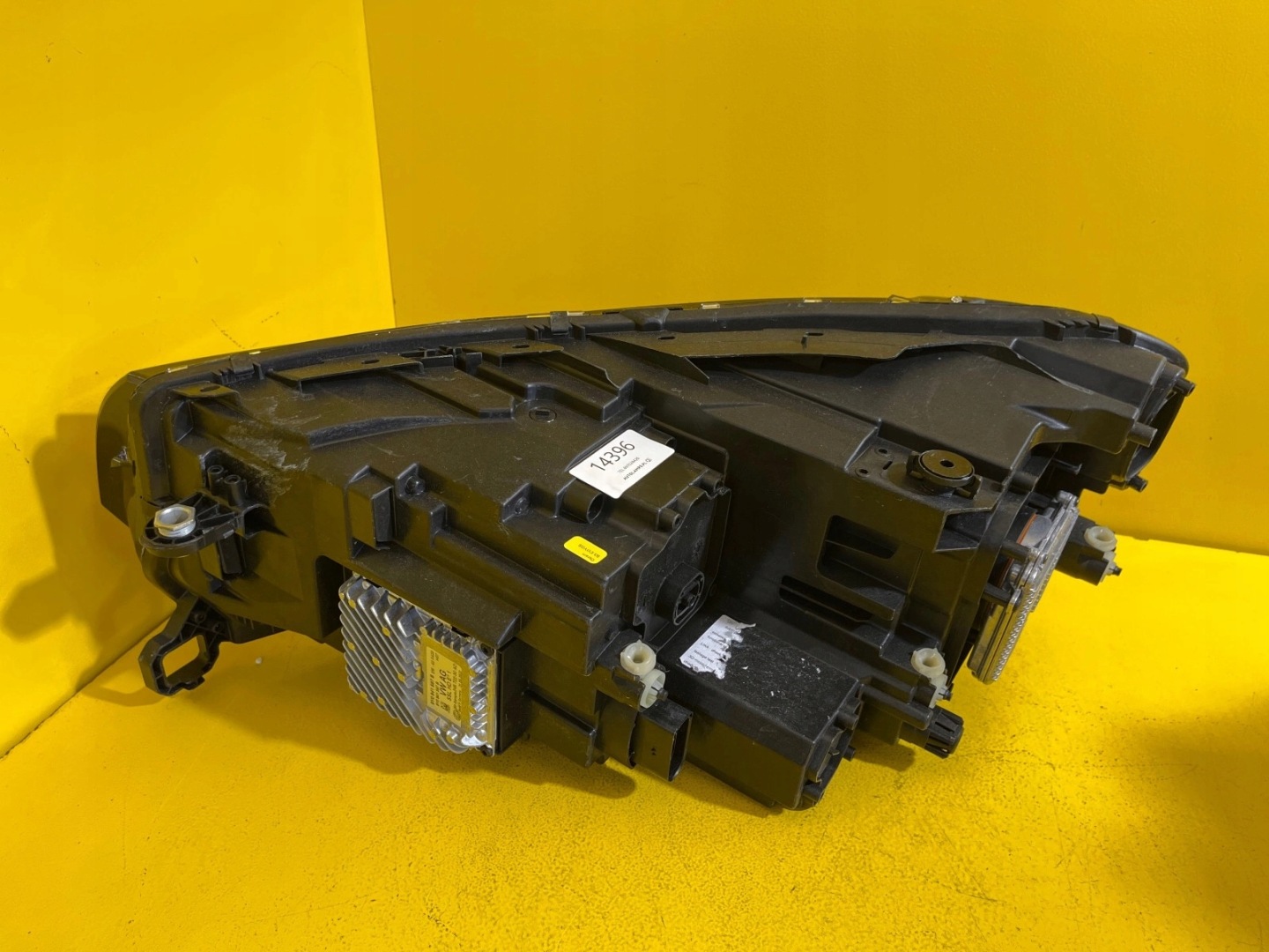 light right front VW Tiguan 571 24- 571941060F