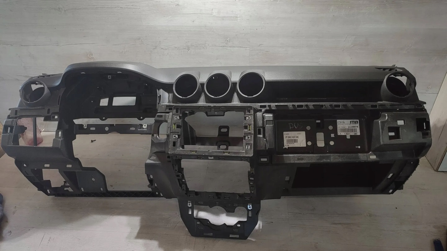 Dacia Duster II 2018 du tableau de bord rozdzielcze, konsole