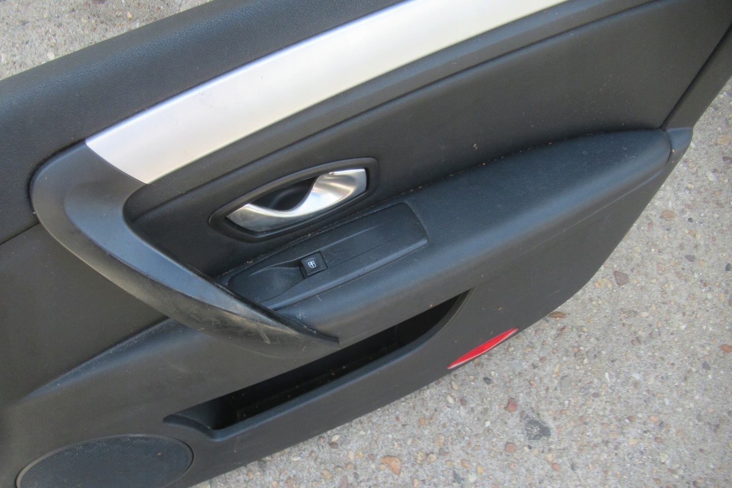 RENAULT LAGUNA III side door right front leather