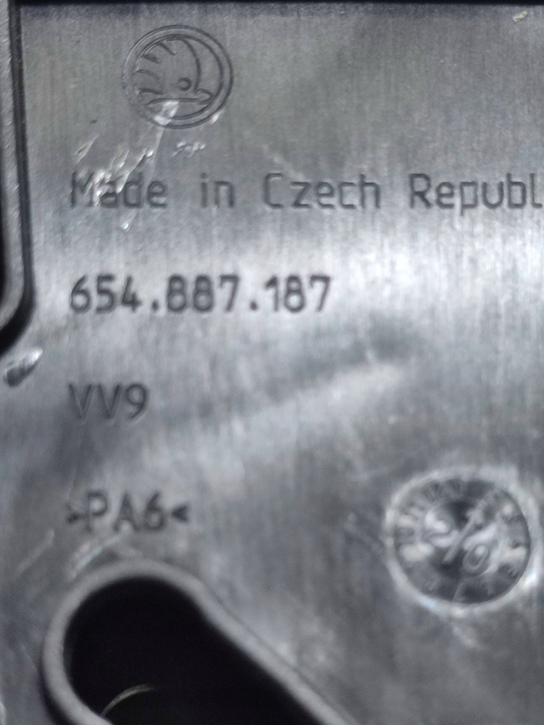 Skoda Scala 2020 cover / spoiler ISOFIX