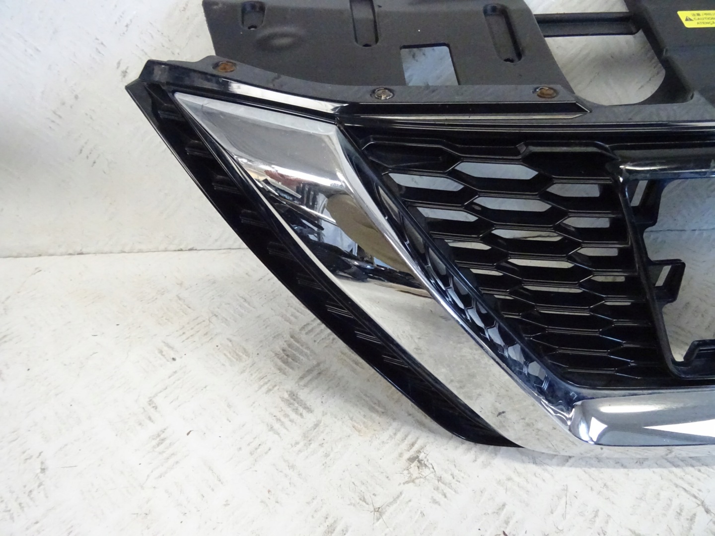 grill grille front front NISSAN QASHQAI II J11 LIFT 62398-HV00A