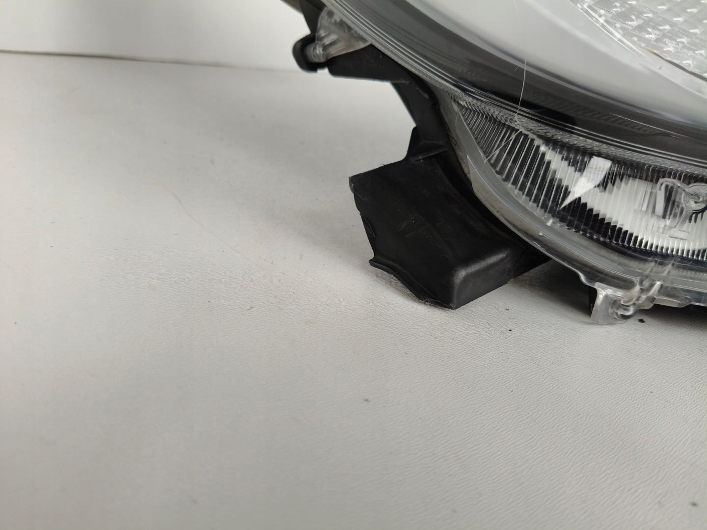 light right REFLEKTOR MAZDA 2 23- TOYOTA YARIS IV 20- FULL LED