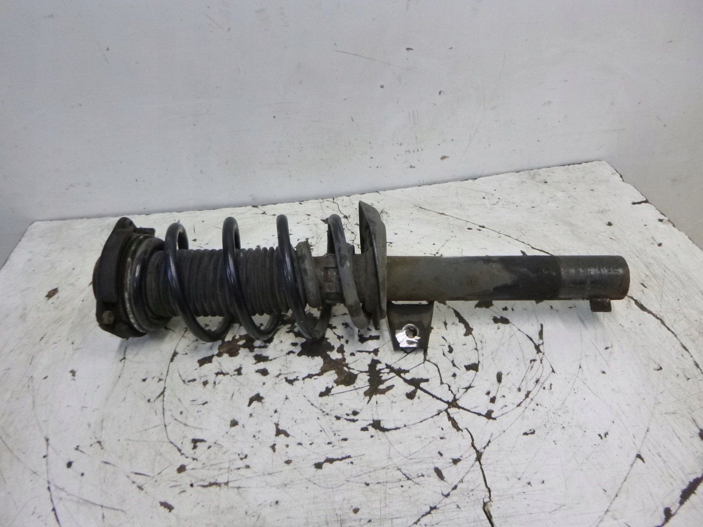 shock absorber front left Volkswagen Golf V 1.4 2003-2009 1K0413031 BH