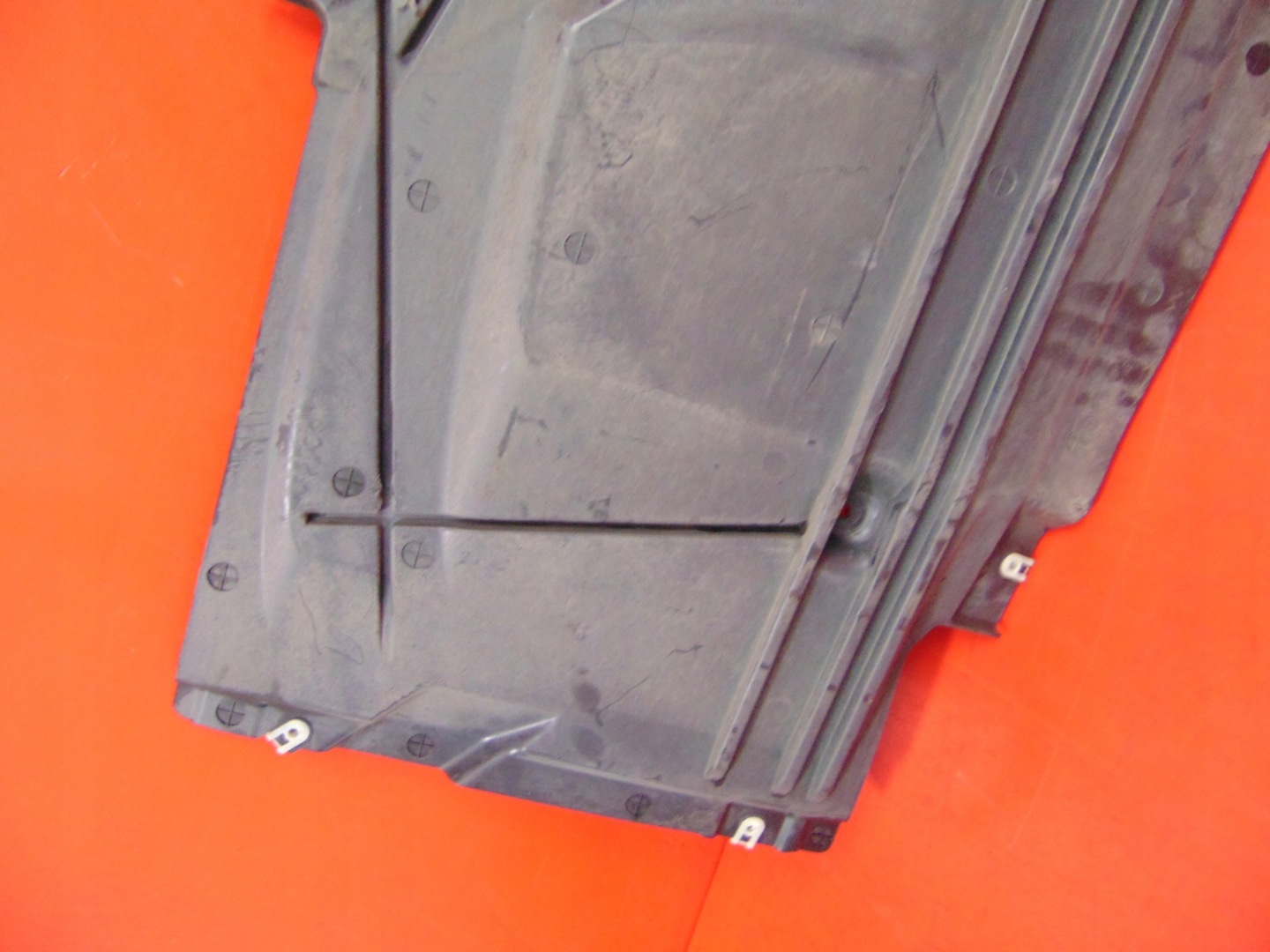 BMW 2 F46 ABDECKUNG BLENDE ABDECKUNG UNTERFAHRSCHUTZ TANK LINKS HECK
