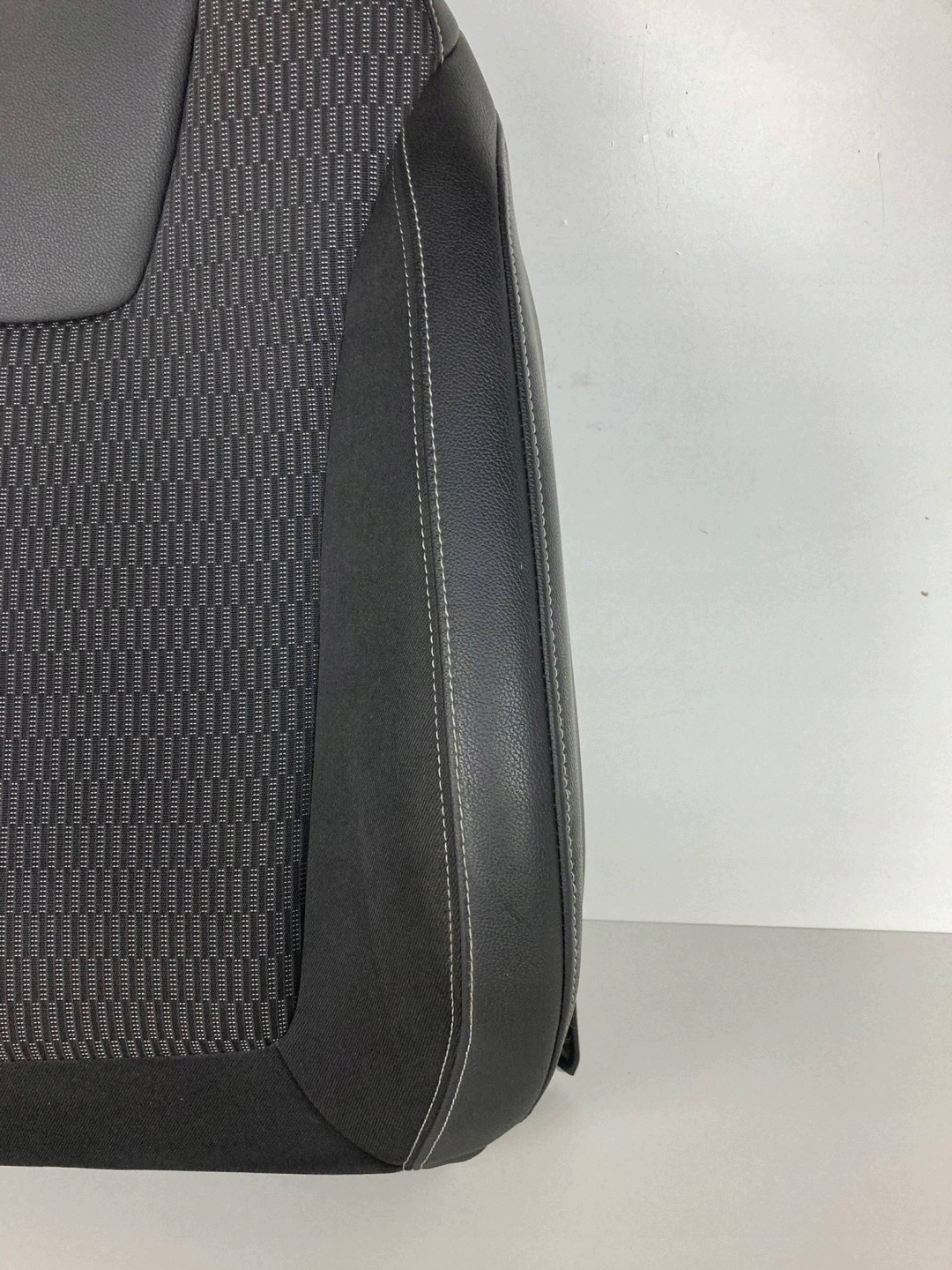 INSIGNIA B OPARCIE SITZ Blende Abdeckung Leder links
