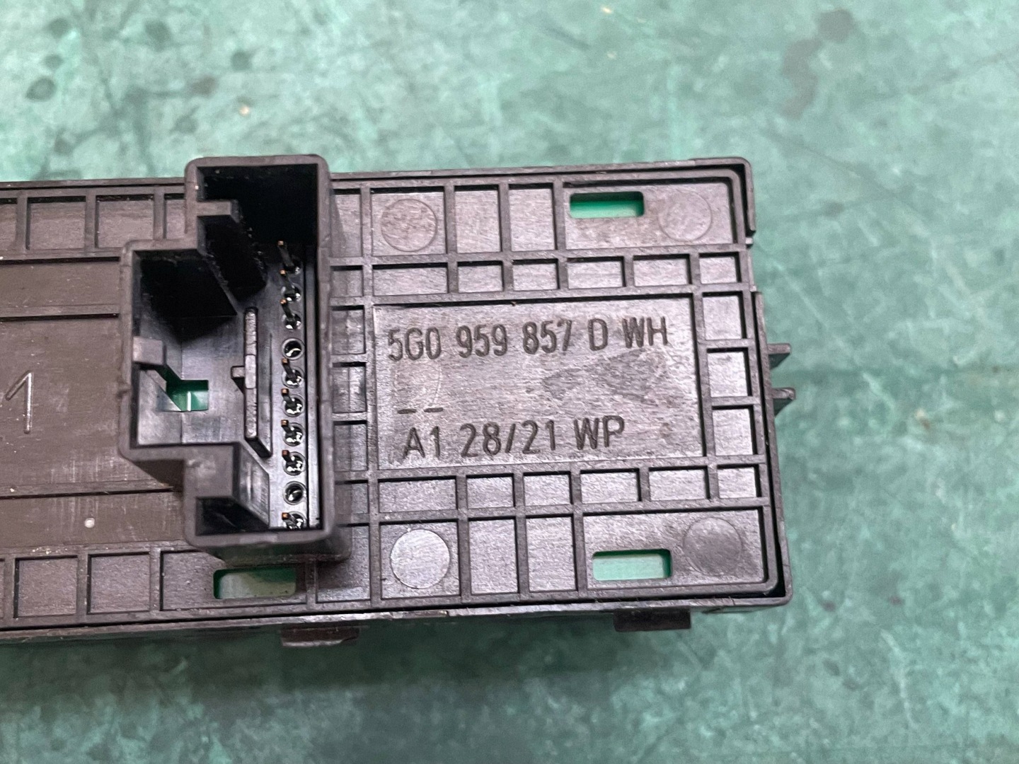 window control switch VOLKSWAGEN PASSAT B8 5G0959857D @M