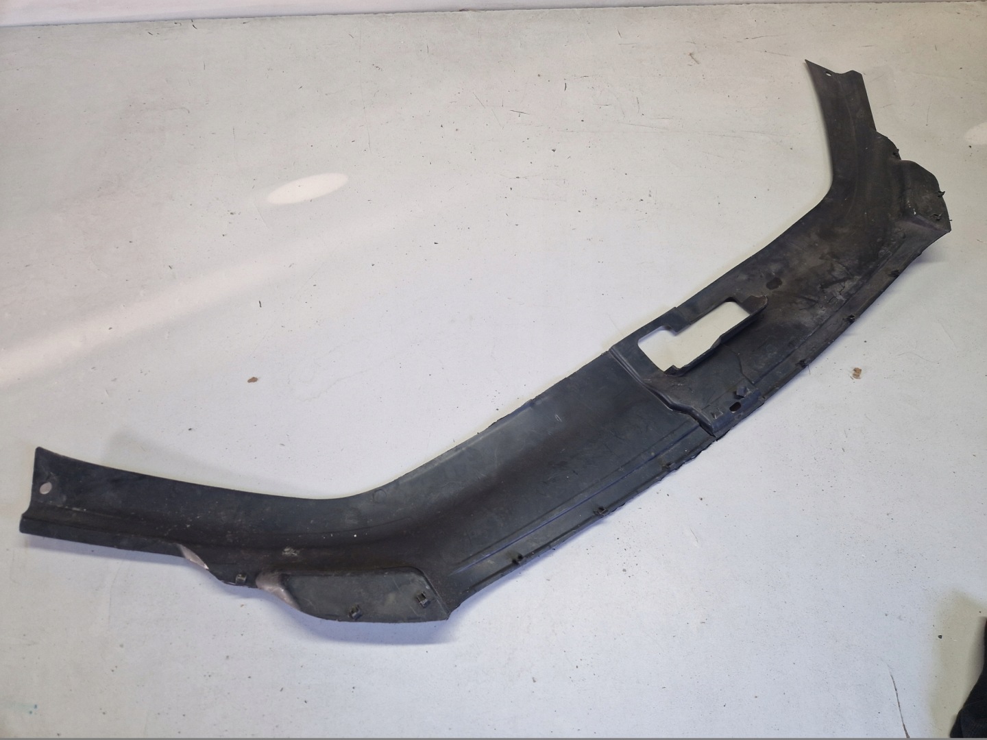 kryt stěny předního AUDI Q7 4L 4L0807081