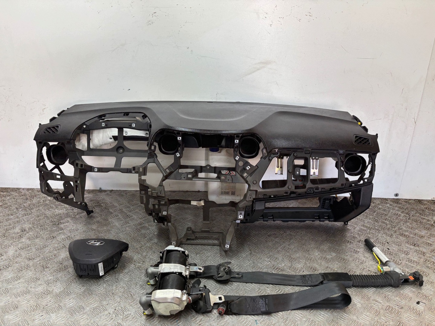 dashboard console airbag adjusters HYUNDAI I10 II 13