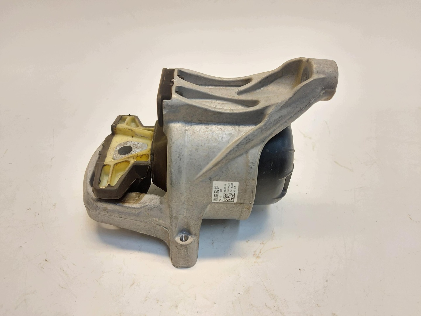 Audi A4 B9 8W LIFT Kombi 8W9 engine mount right 8W0199372
