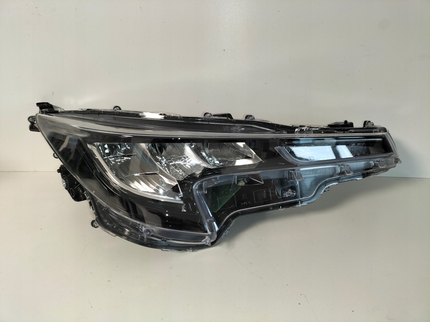 light front reflektor right TOYOTA COROLLA E21 18-22 HB/KOMBI