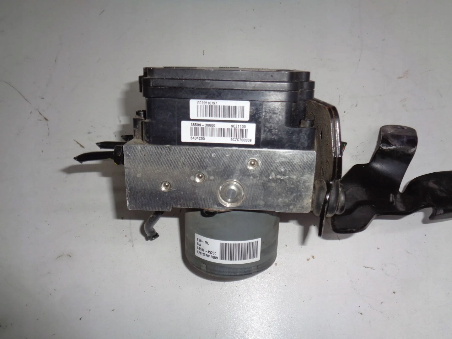 HYUNDAI I30 II 12r> control unit pump ABS ESP A6589-30600