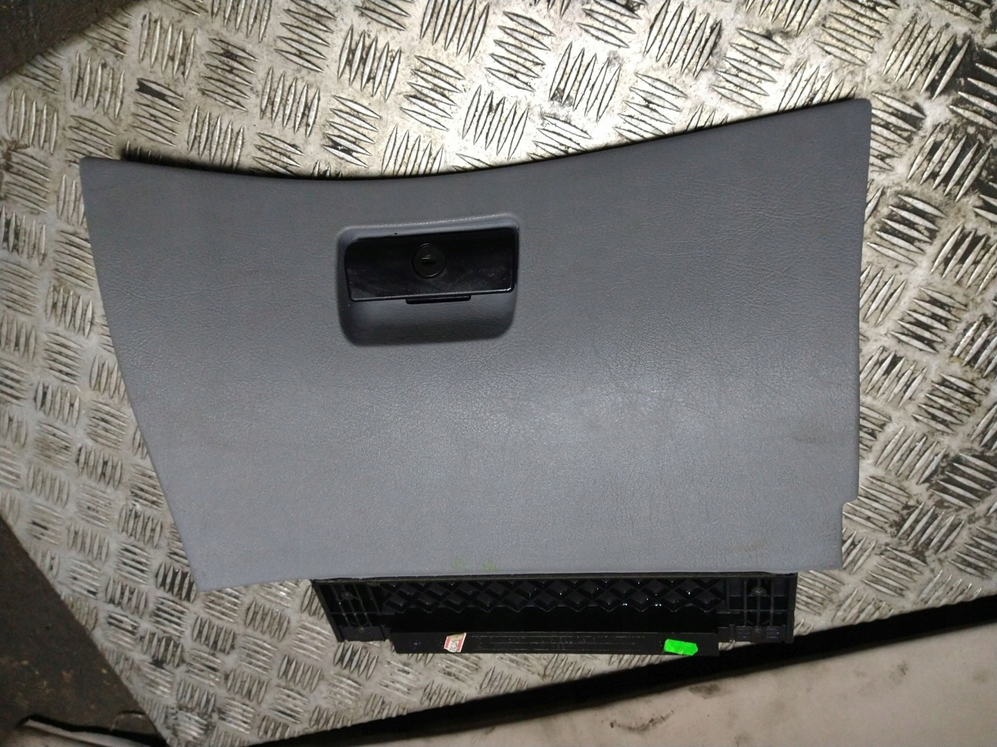 BMW E46 Handschuhfach des Beifahrers grau 8203822