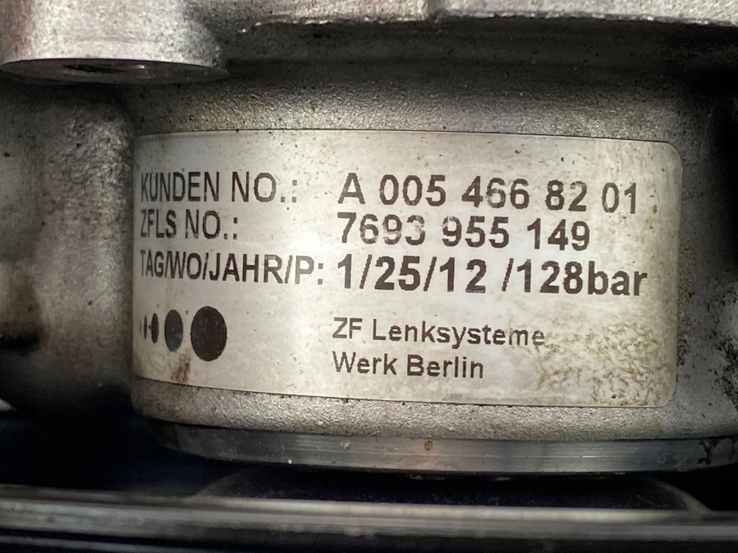 Mercedes C180 CGI W204 servo pump A0054668201 271.820