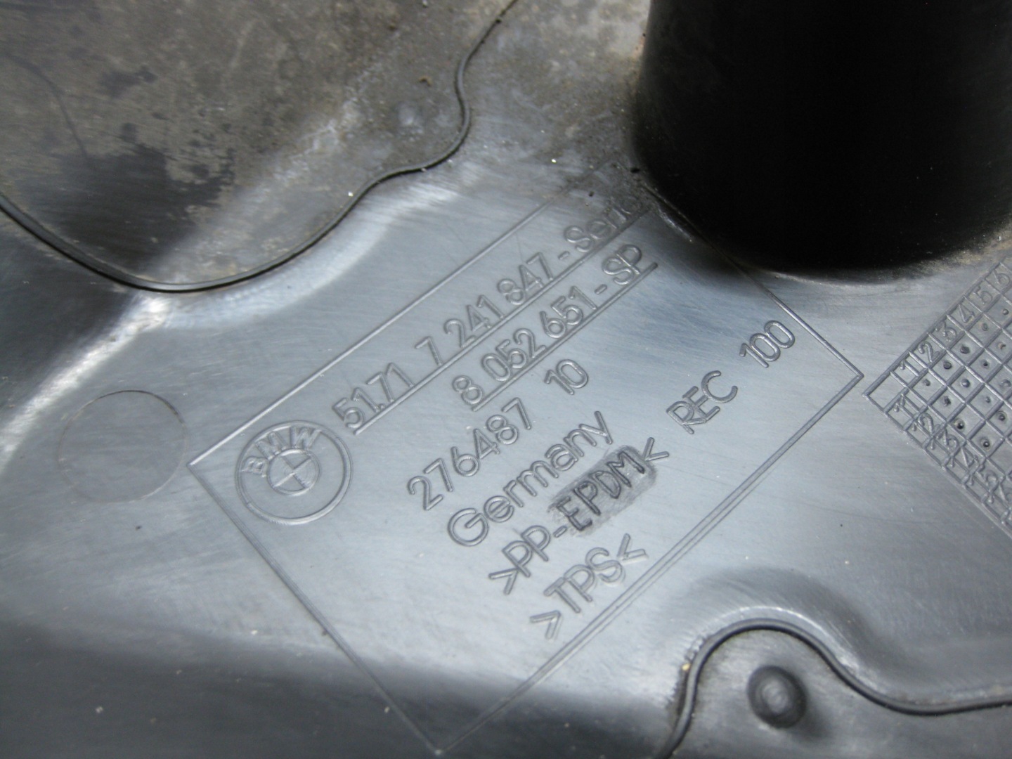 BMW F20 1.6i 14R mudguard left front 8052651