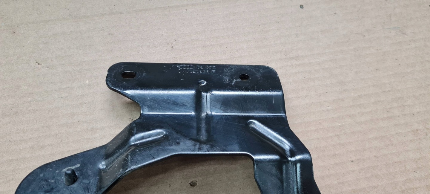A4 B9 8W Halter Stütze Halter Panzer 8W0121232F A5 8W