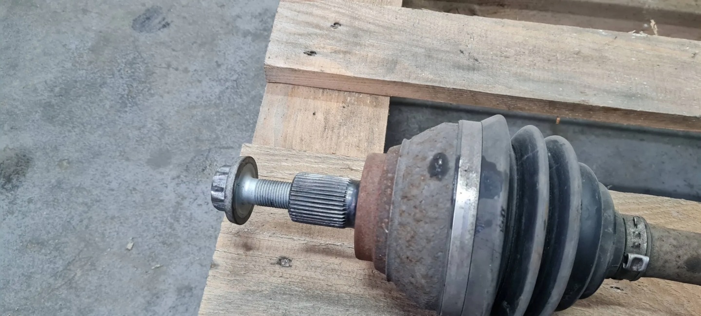 Q3 83A semi-axis semi-axis left left front 2.0 TFSI 5QF407271N