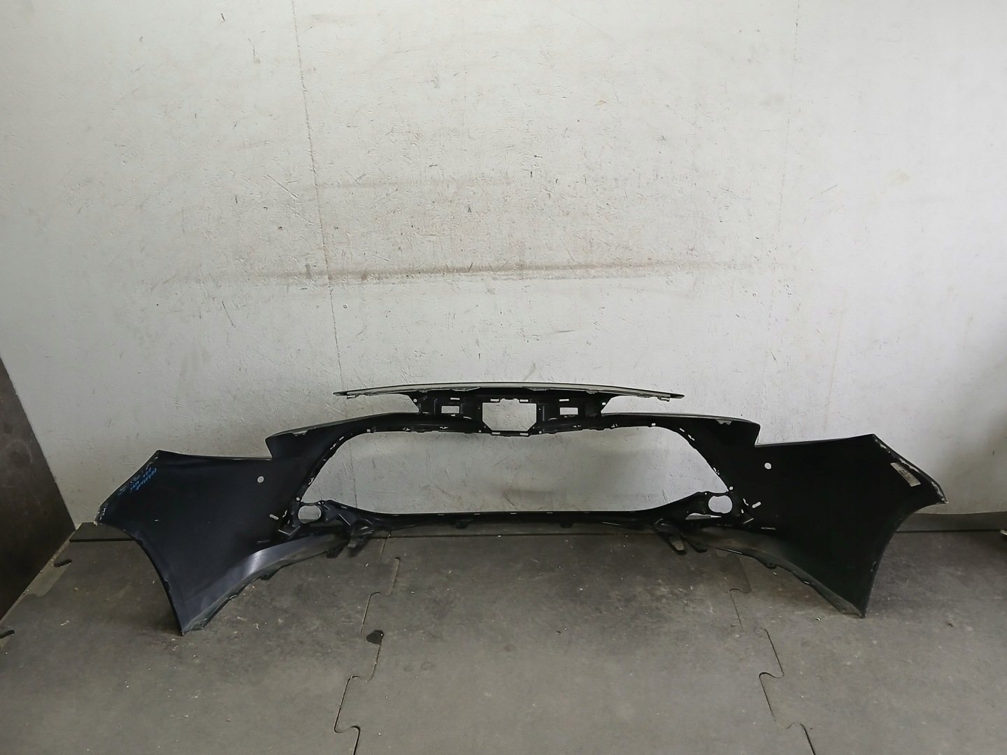 nárazník předek TOYOTA COROLLA E21 LIFT HB KOMBI