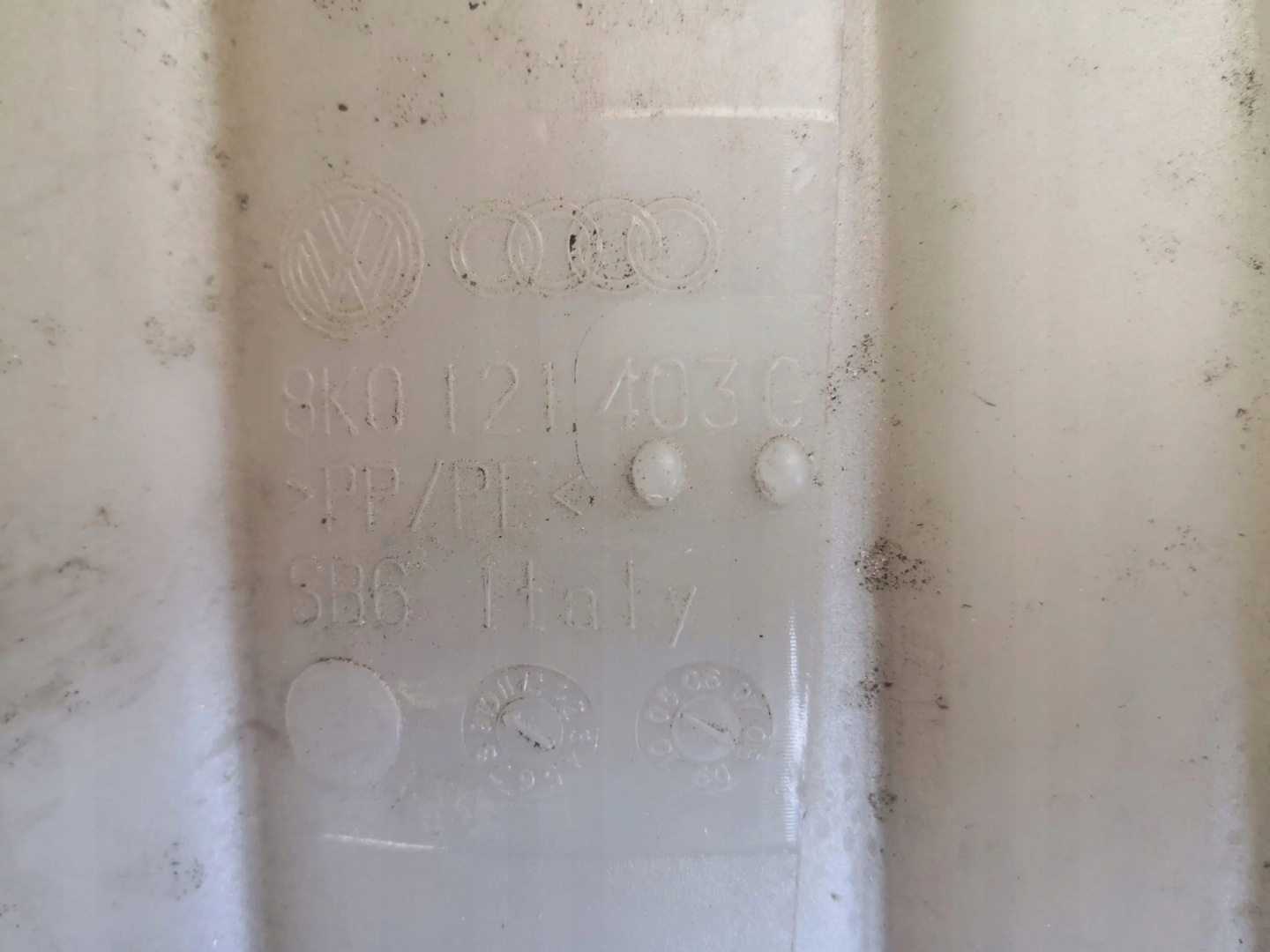 water tank AUDI A4 B8 8K0121403G