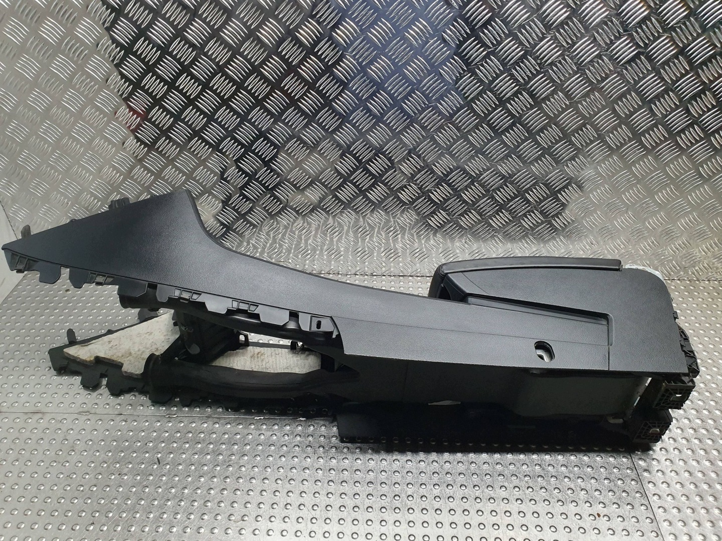TUNEL central armrest 3C0863319S 3C1863241BP VW PASSAT B6