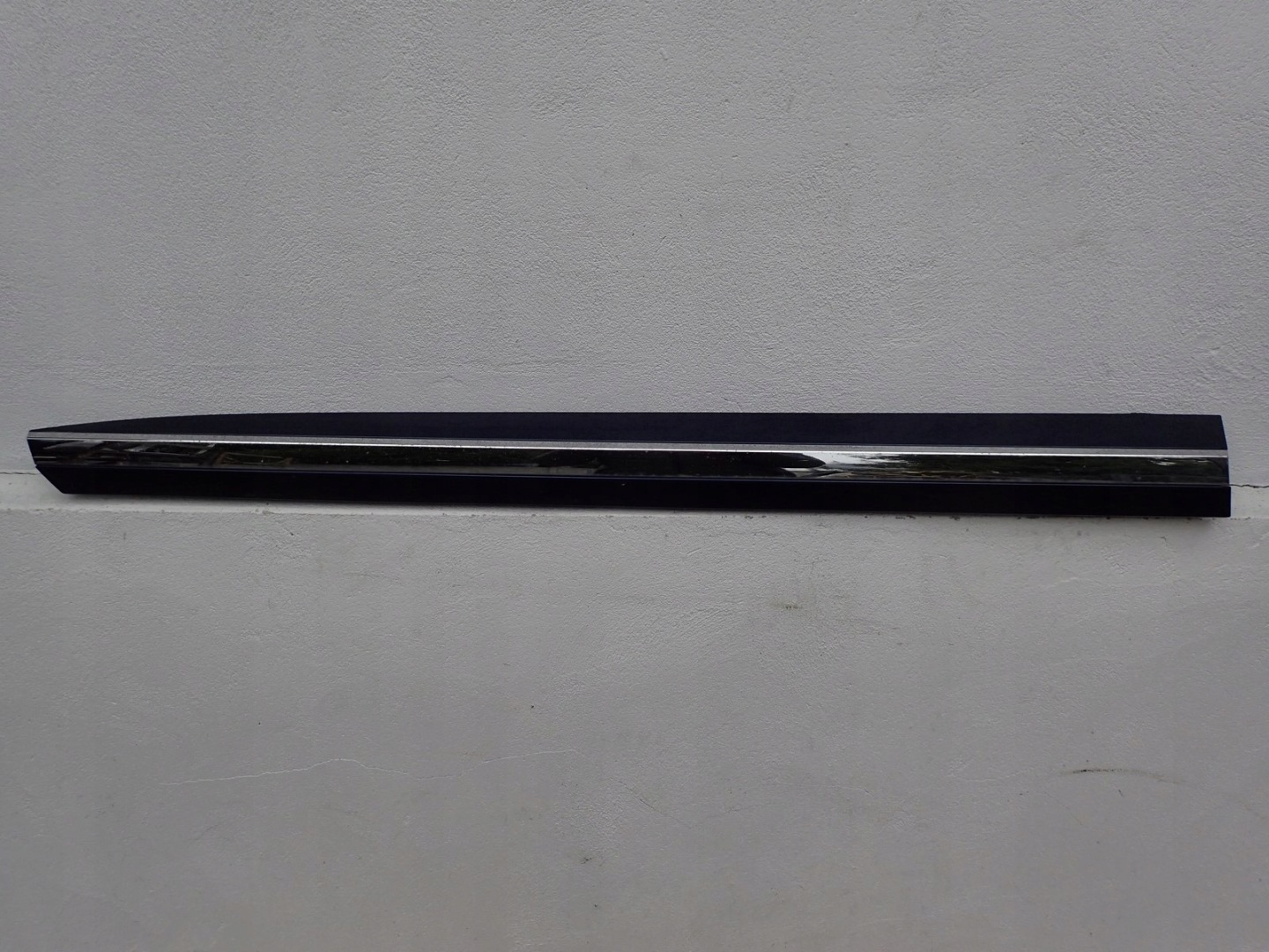 moulding for door left front VW ARTEON 3G8853969B
