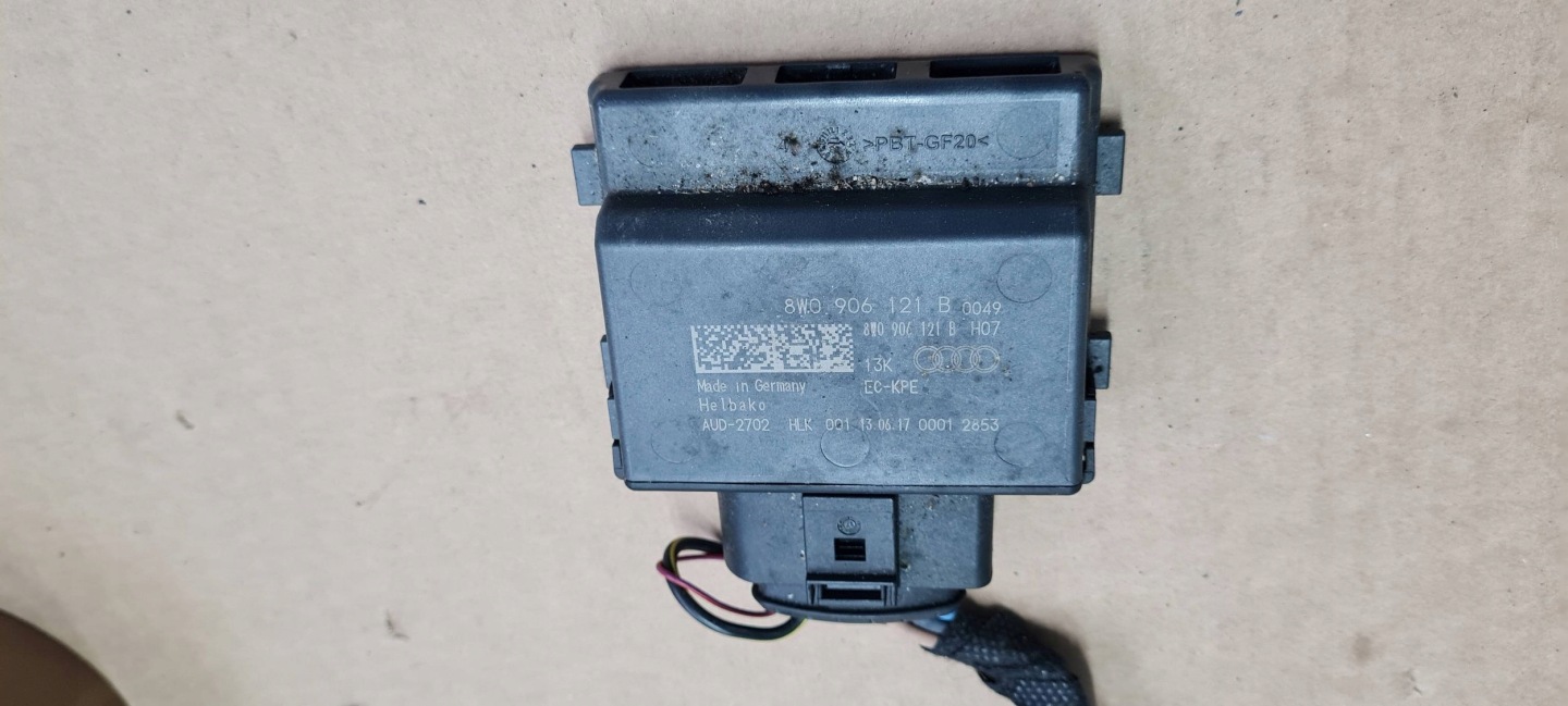 A4 B9 8W module control unit POMPY 2.0 TDI 8W0906121B A5 8W
