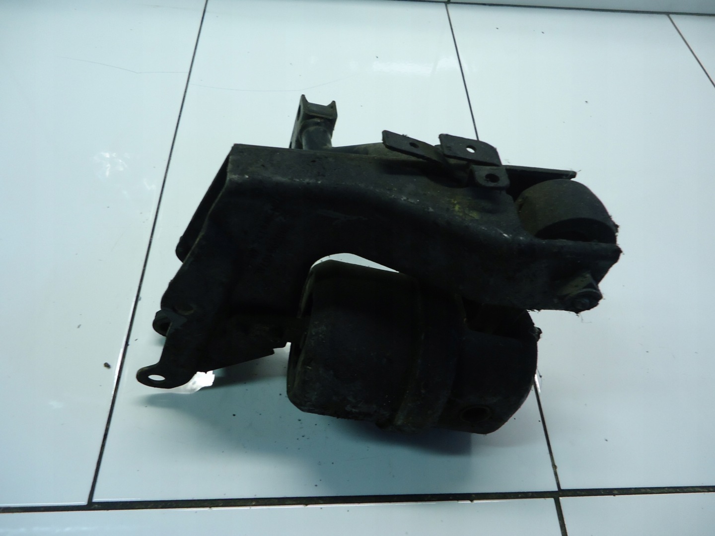 VW T4 2.5TDI 2.5 TDI holder engine mount 7D0399111K