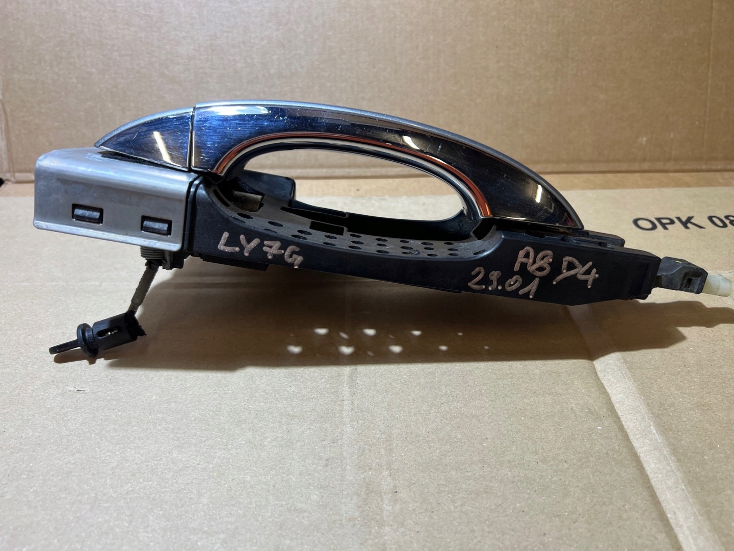 AUDI A8 D4 handle LY7G left front PODSWIETLENIE KEYLESS GO