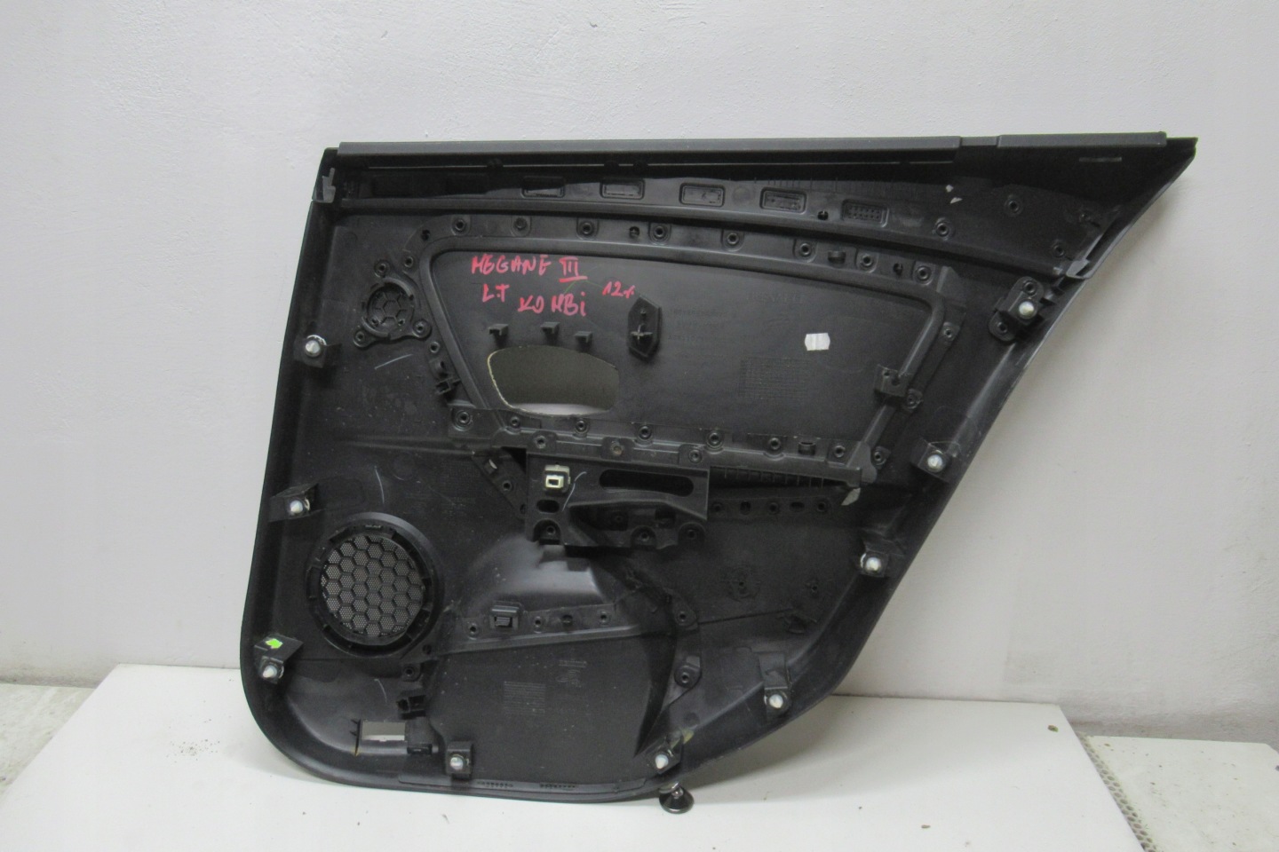 RENAULT MEGANE III side door left rear part KOMBI
