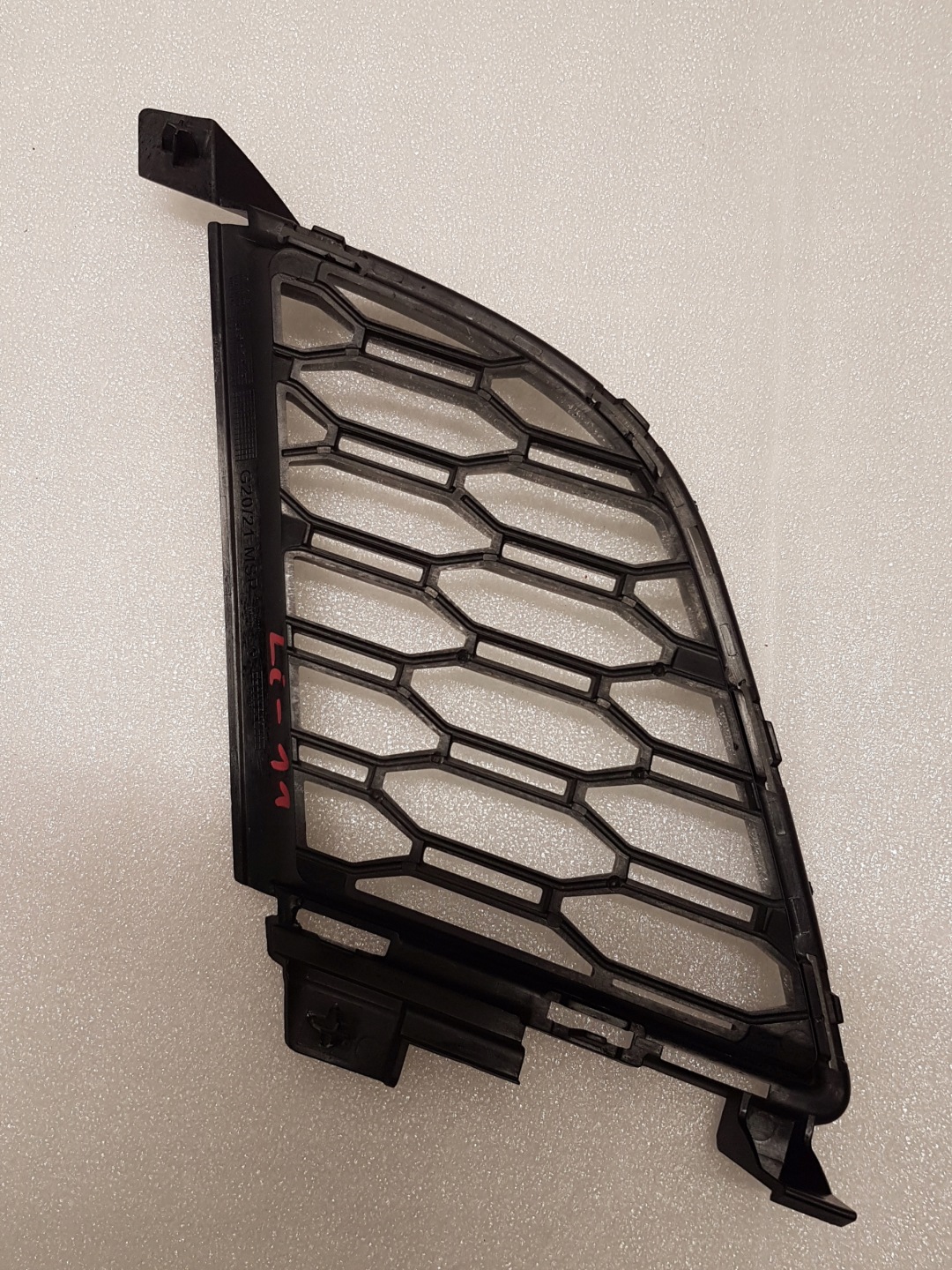 grid of a bumper left front BMW G20 G21 m-packet 8075601
