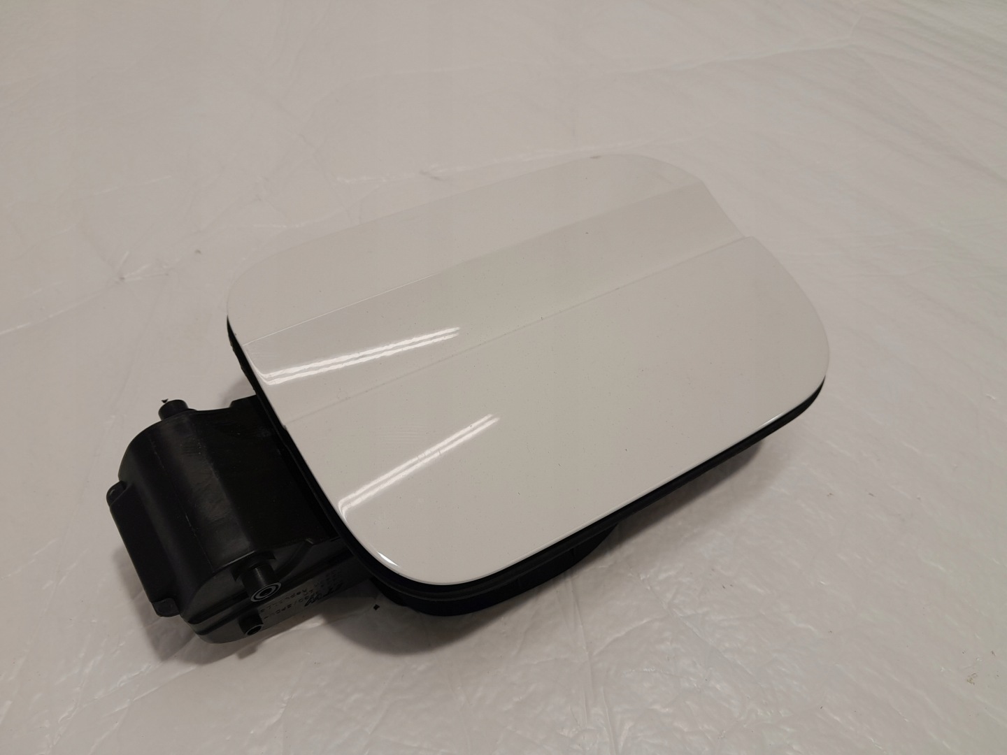 AUDI A4 B9 LIFT Tankklappe des Kraftstoffsbehälters 8W0809906
