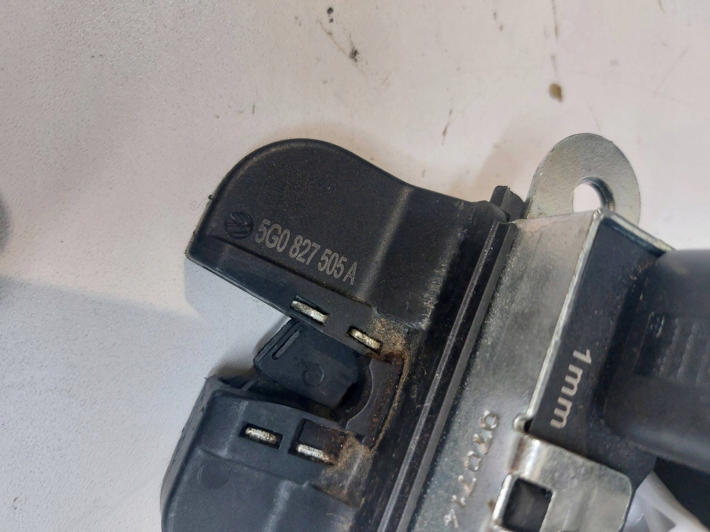 VW GOLF VII KOMBI lock bonnet boot 5G0827505A