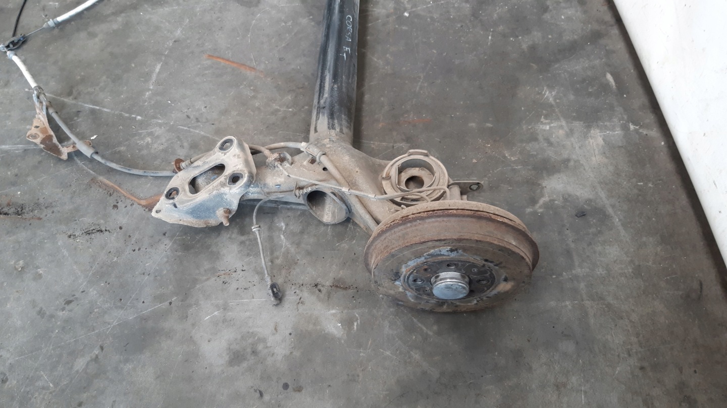axis rear bebny 5d Opel Corsa E