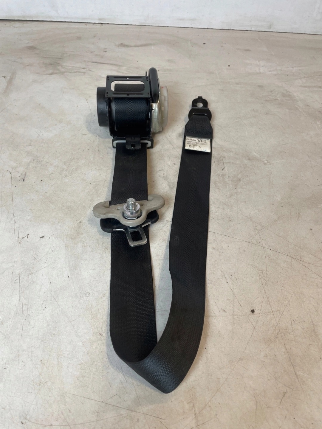 tension belt safety front front left Nissan Leaf and Lift 5D