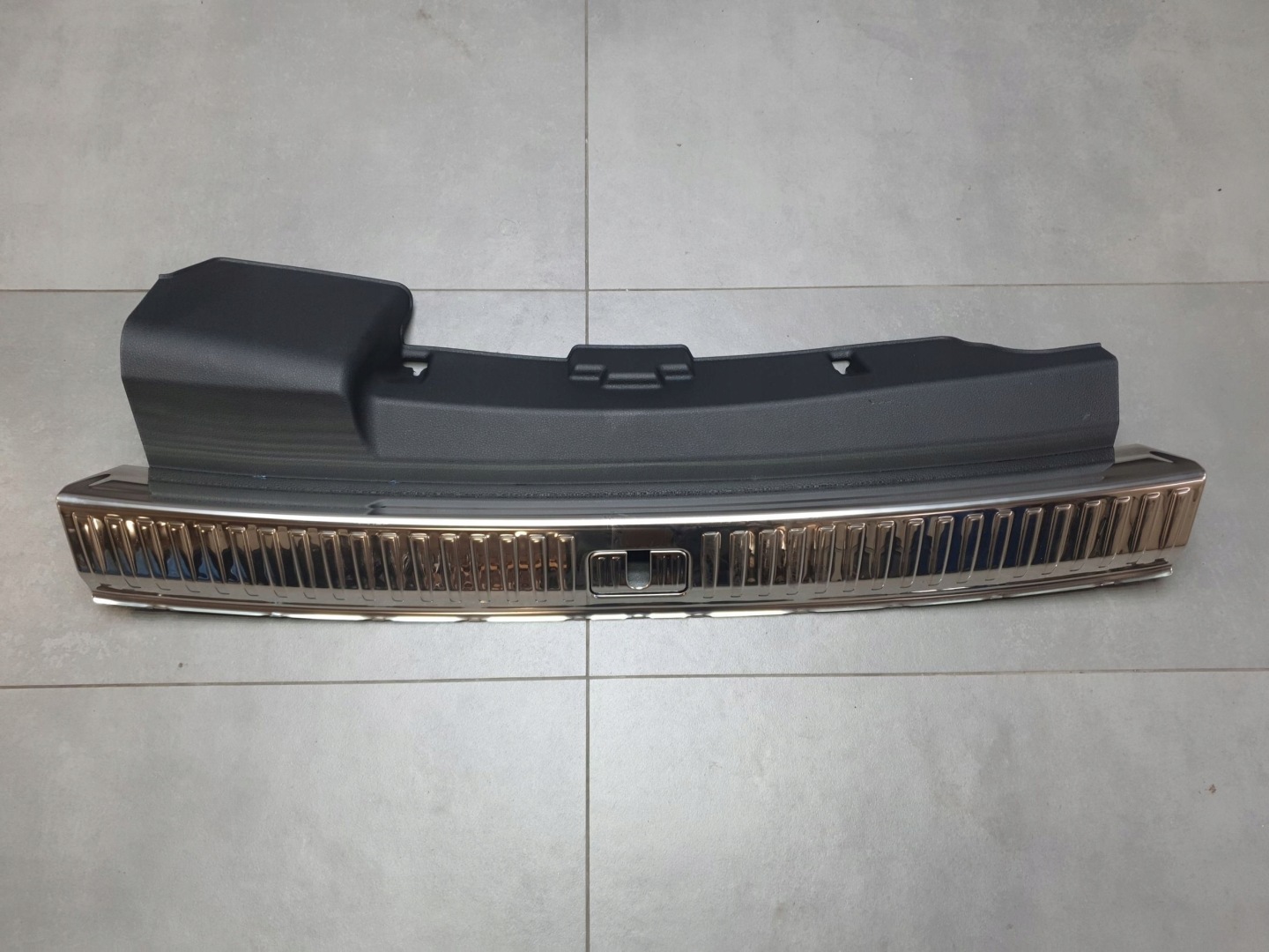 Audi Q8 cap cover of the threshold boot 4M8864483A