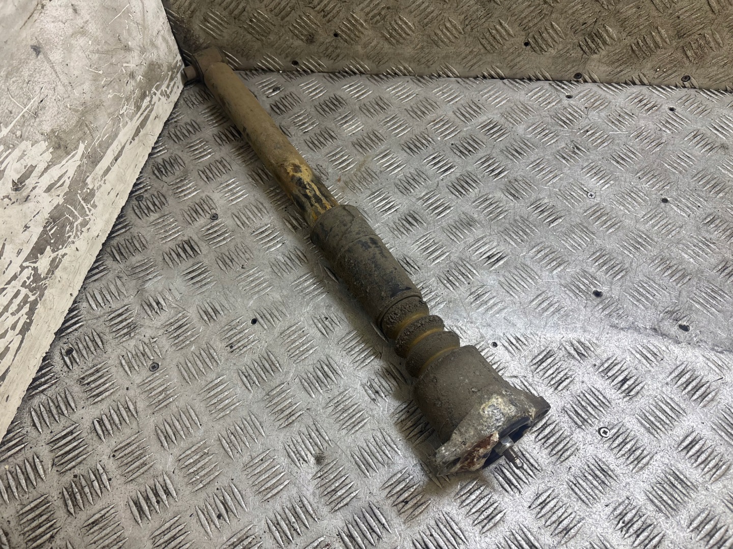 shock absorber rear part rear VOLKSWAGEN PASSAT B5