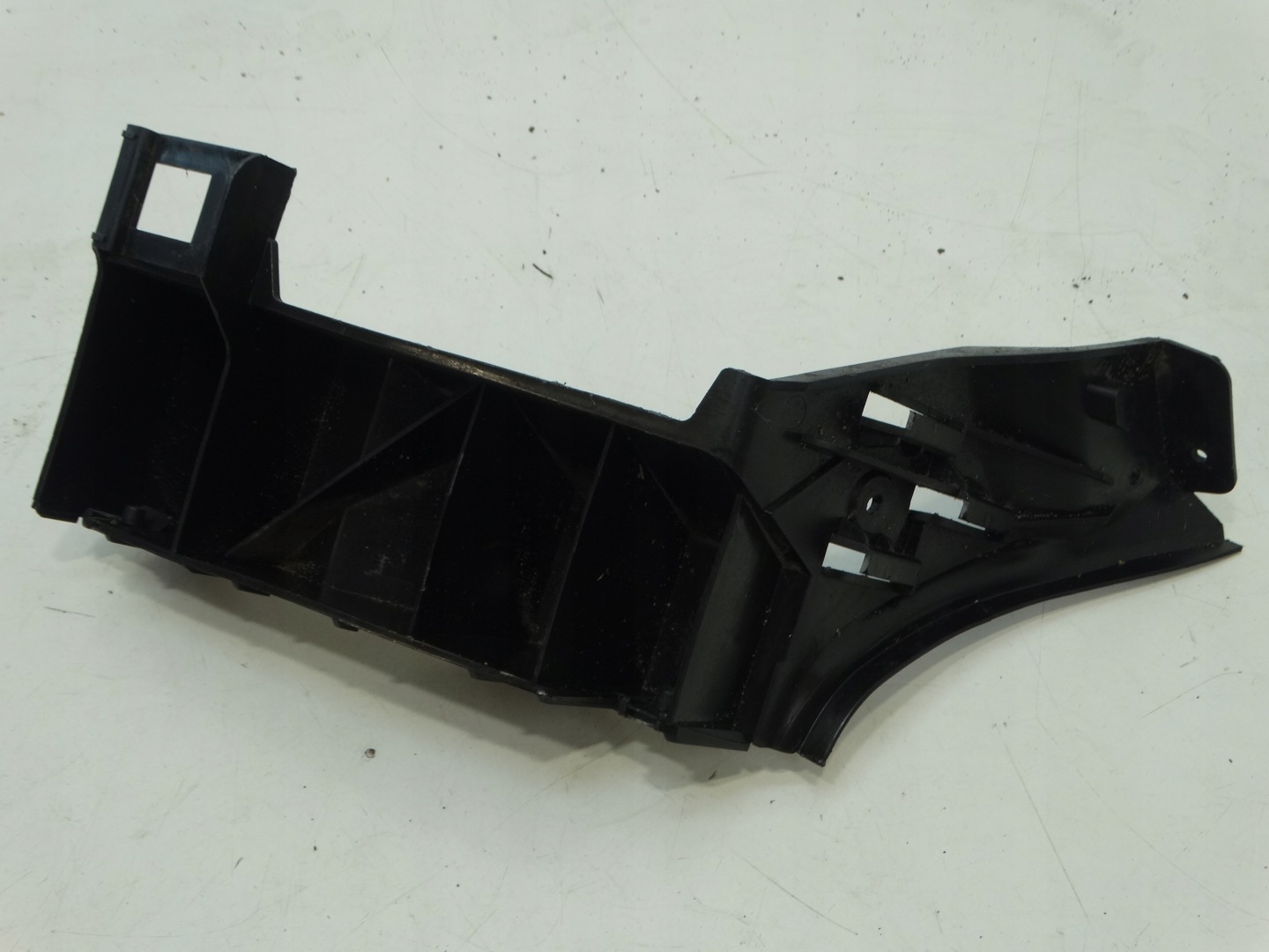 bumper bracket left rear part VOLKSWAGEN POLO IV 9N 6Q6807375