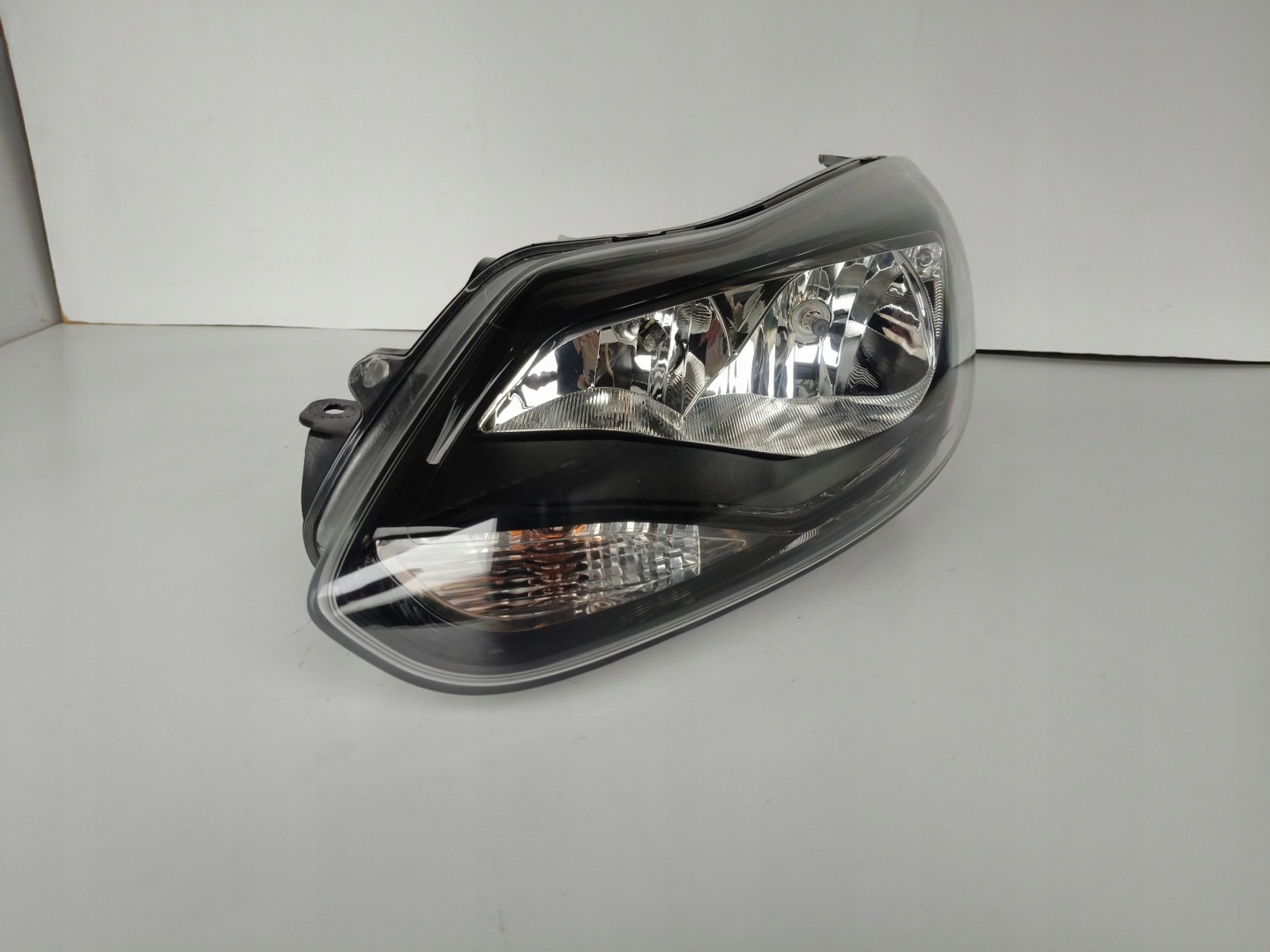 light left REFLEKTOR FORD FOCUS MK3 11-14 CIEMNA