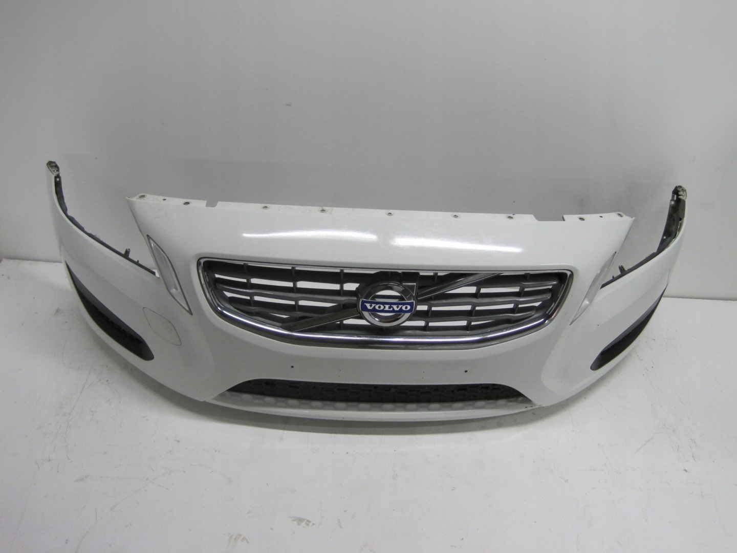 nárazník VOLVO V60 10R predok predný